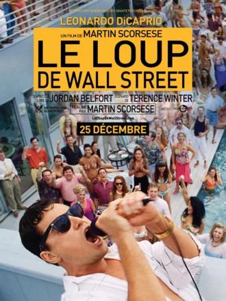 Affiche française du film Le Loup de Wall Street avec Leonardo DiCaprio au micro.
