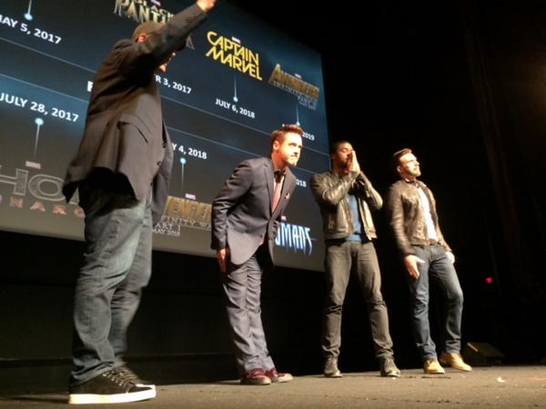 Photo du Twitter de Robert Downey Jr. avec  Chris Evans et Chadwick Boseman.