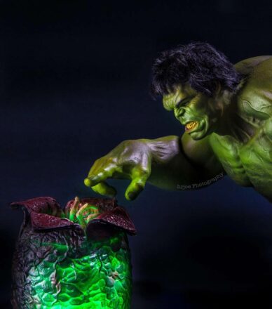 Photo de la vie secrète des super-héros... par Edy Hardjo avec Hulk découvrant un oeuf d'Alien