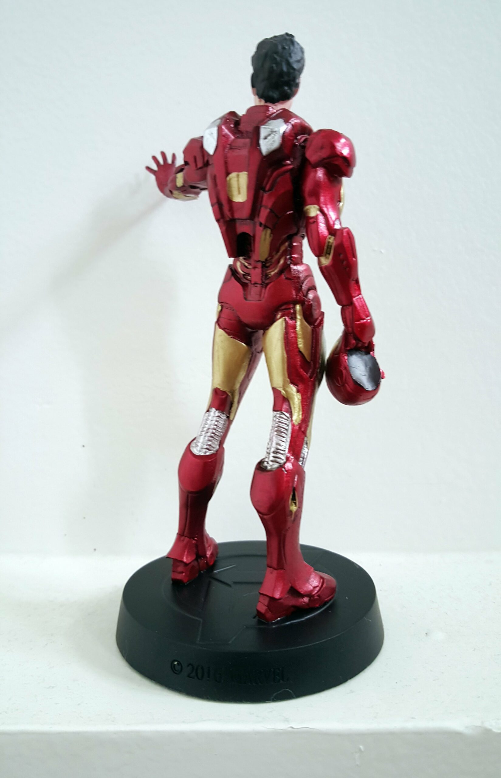 Photo du dos de la figurine Iron Man la collection Super-Héros des Films Marvel avec Iron Man dans Avengers