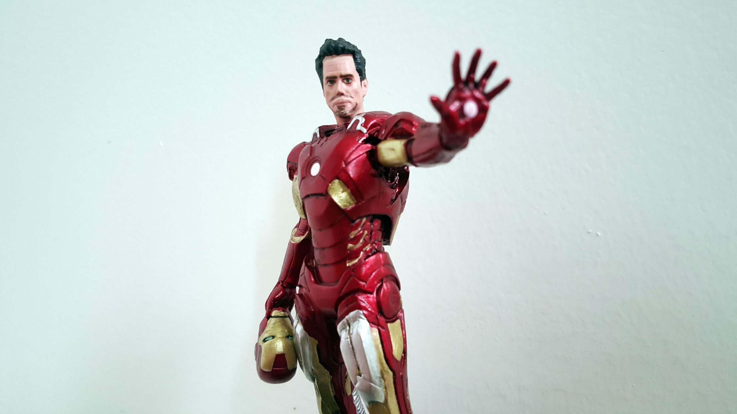 Photo zoomée de la figurine Iron Man la collection Super-Héros des Films Marvel avec Iron Man dans Avengers