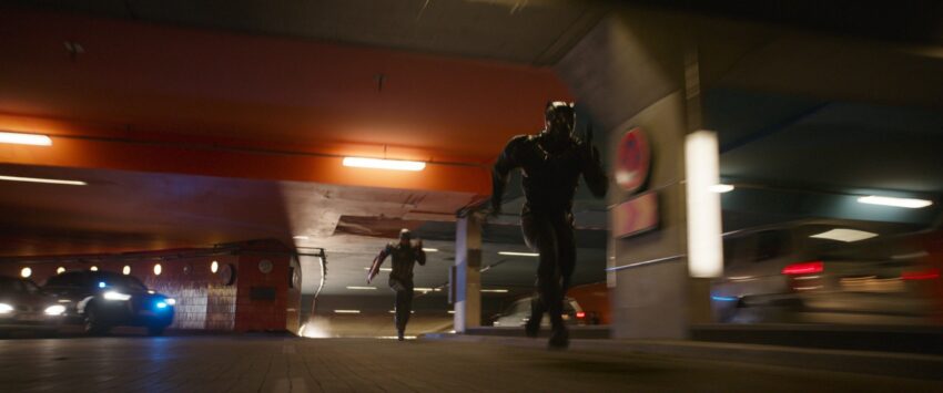 Photo de Captain America: Civil War où Captain America poursuit Black Panther