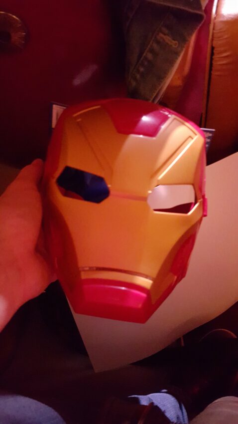 Photo du masque Iron Man offert à l'avant-première française au Grand REX de Captain America: Civil War