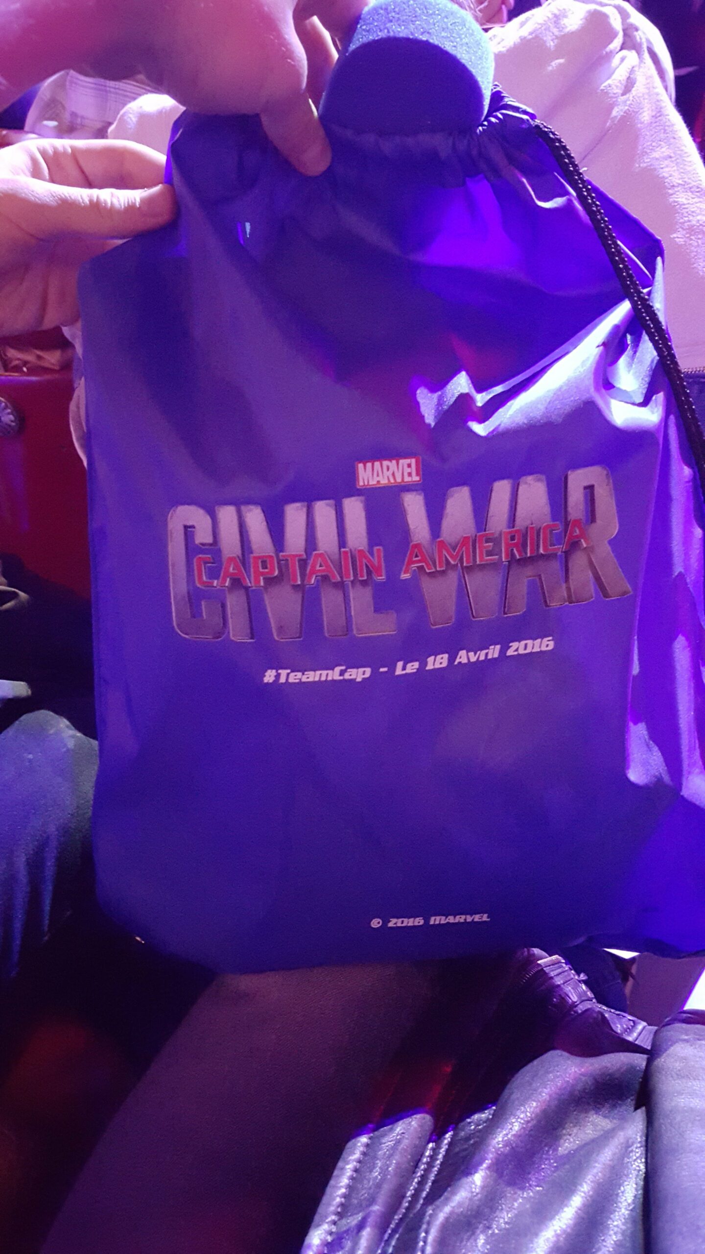 Photo de l'avant-première française au Grand REX de Captain America: Civil War avec le sac Captin America