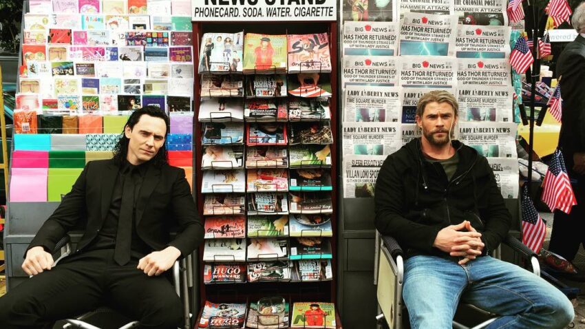 Photo du tournage de Thor: Ragnarok à New York avec Loki et son frère, Thor