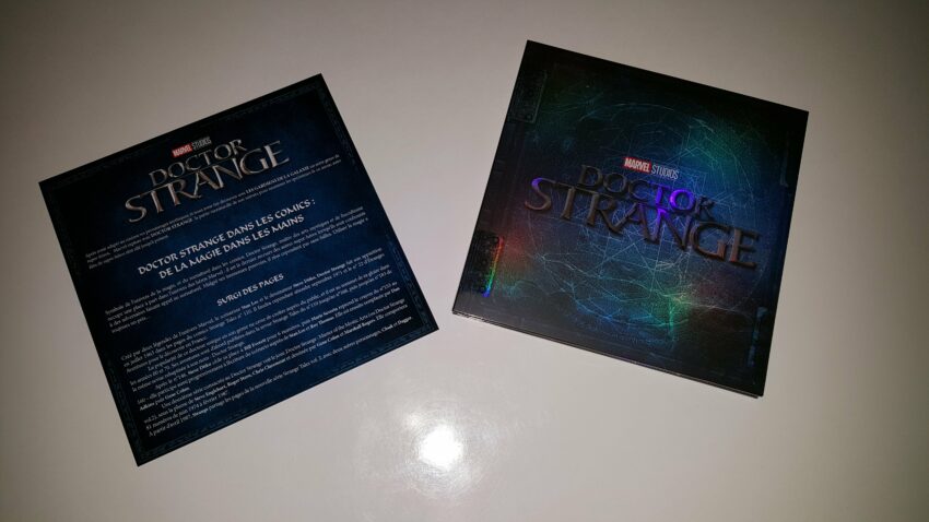Photo de la surprise de Doctor Strange avec le contenu de l'enveloppe