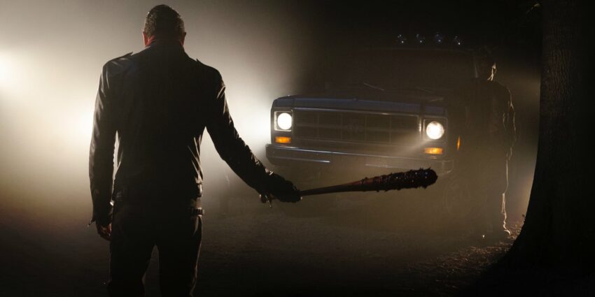 Photo de la saison 7 de The Walking Dead avec Negan de dos