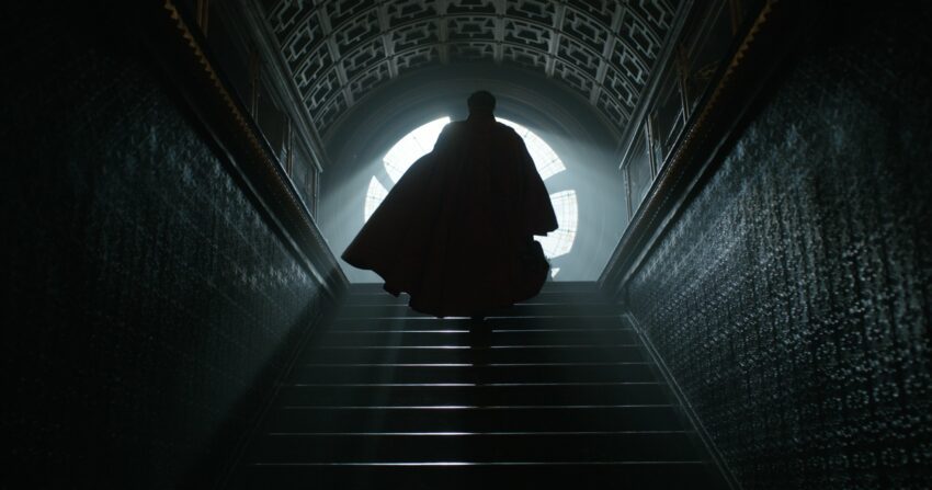 Photo de Doctor Strange avec Benedict Cumberbatch de dos