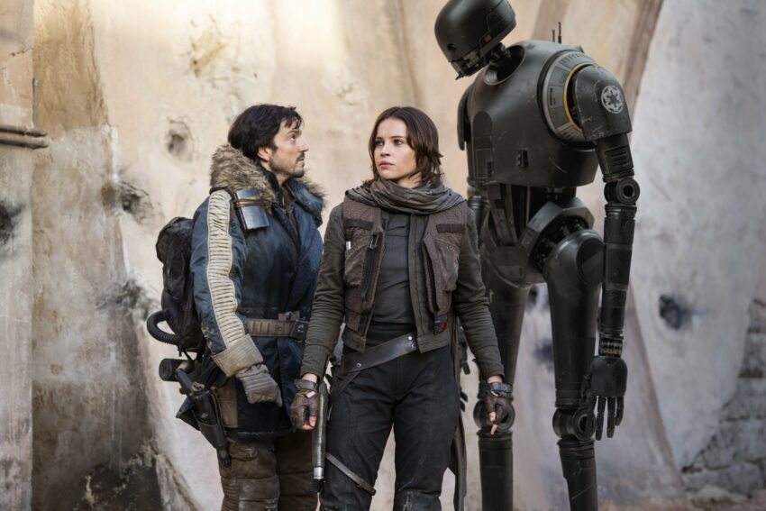 Photo de Rogue One: A Star Wars Story avec Diego Luna, Felicity Jones et K-2SO
