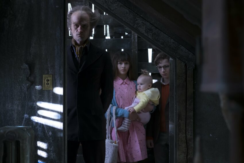 Photo de la saison 1 de Les Désastreuses Aventures des orphelins Baudelaire avec le Comte Olaf