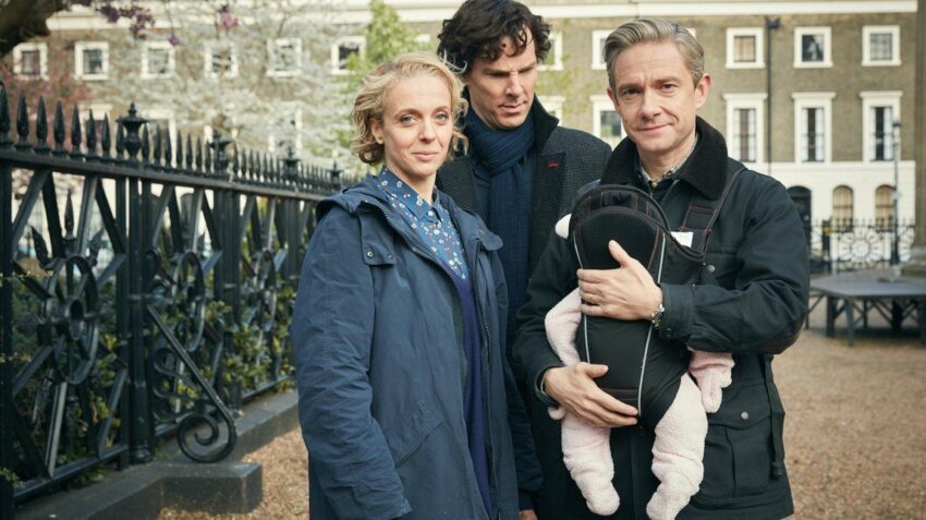 Photo de la saison 4 de la série Sherlock avec la famille réunie