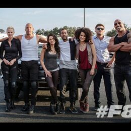 Photo du film Fast & Furious 8 avec la famille au complet