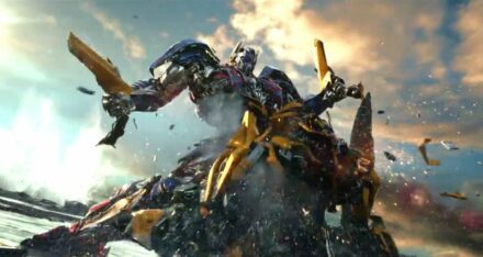 Photo du film Transformers: The Last Knight avec des Transformers avec Optimus et Bumblebee