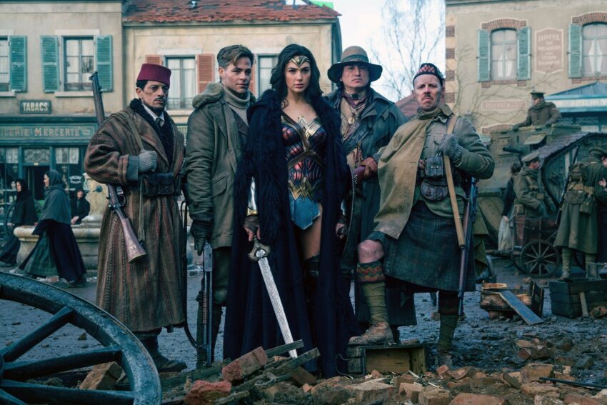Photo de Wonder Woman et toute son équipe