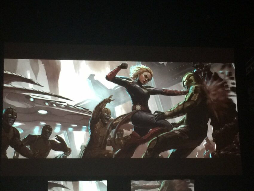 Photo d'un concept art montrant Captain Marvel en combat pour le film Captain Marvel diffusé lors du panel Marvel à la Comic-Con 2017