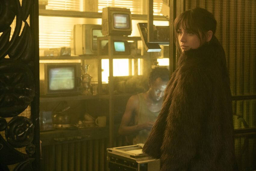 Photo du film Blade Runner 2049 avec Joi (Ana de Armas)