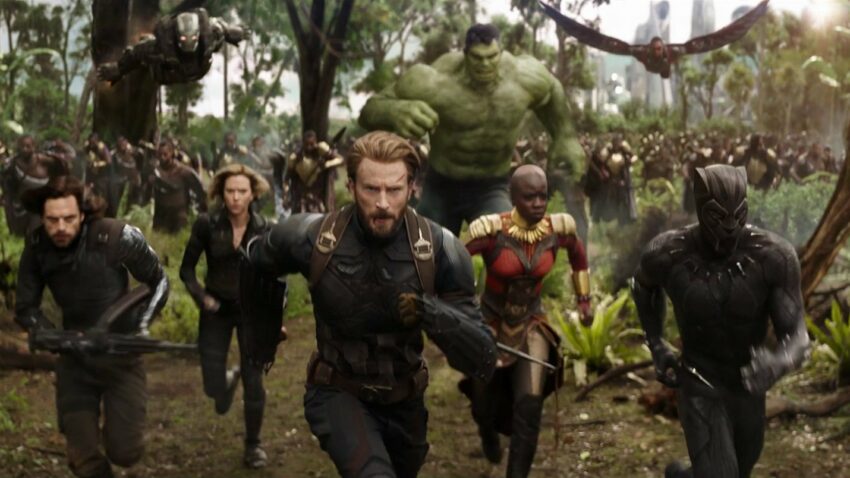 Photo du film Avengers: Infinity War avec Captain America menant les Avengers