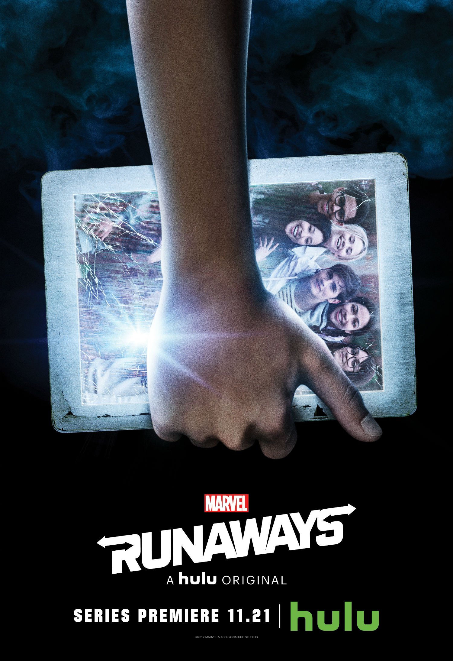 Poster de la saison 1 de Runaways avec le poing d'Alex Wilder
