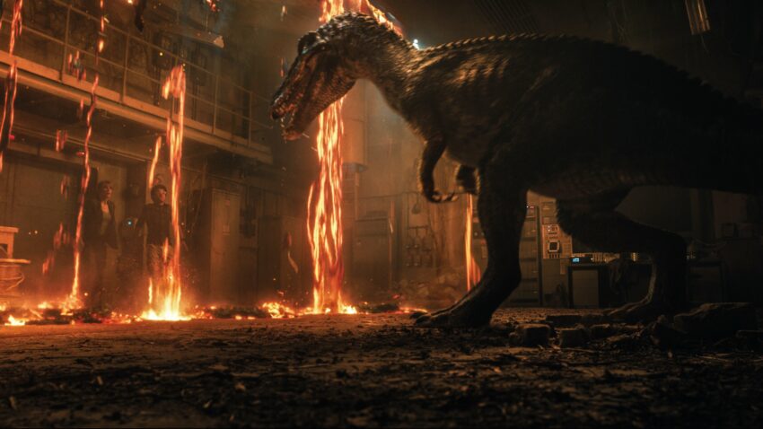 Photo du film Jurassic World: Fallen Kingdom avec Bryce Dallas Howard face à un dinosaure