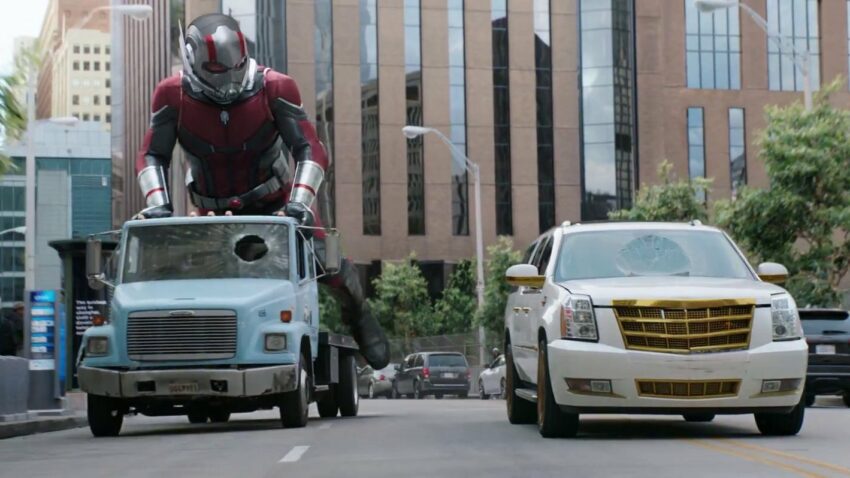 Photo du film Ant-Man et la Guêpe avec Ant-Man en train de faire du skate avec un camion