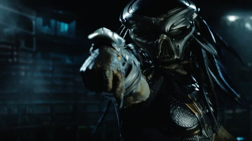 Photo du film The Predator (2018) par Shane Black avec le Predator.