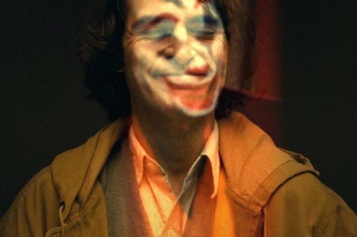 Photo partagée par le réalisateur Todd Phillips sur Instagram présentant Joaquin Phoenix en Arthur Fleck puis le Joker pour le film Joker