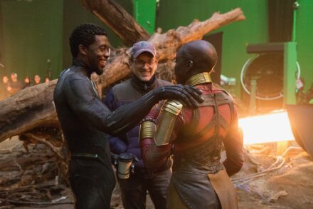 Photo du tournage du film Avengers: Endgame avec Black Panther, Anthony Russo et Danai Gurira