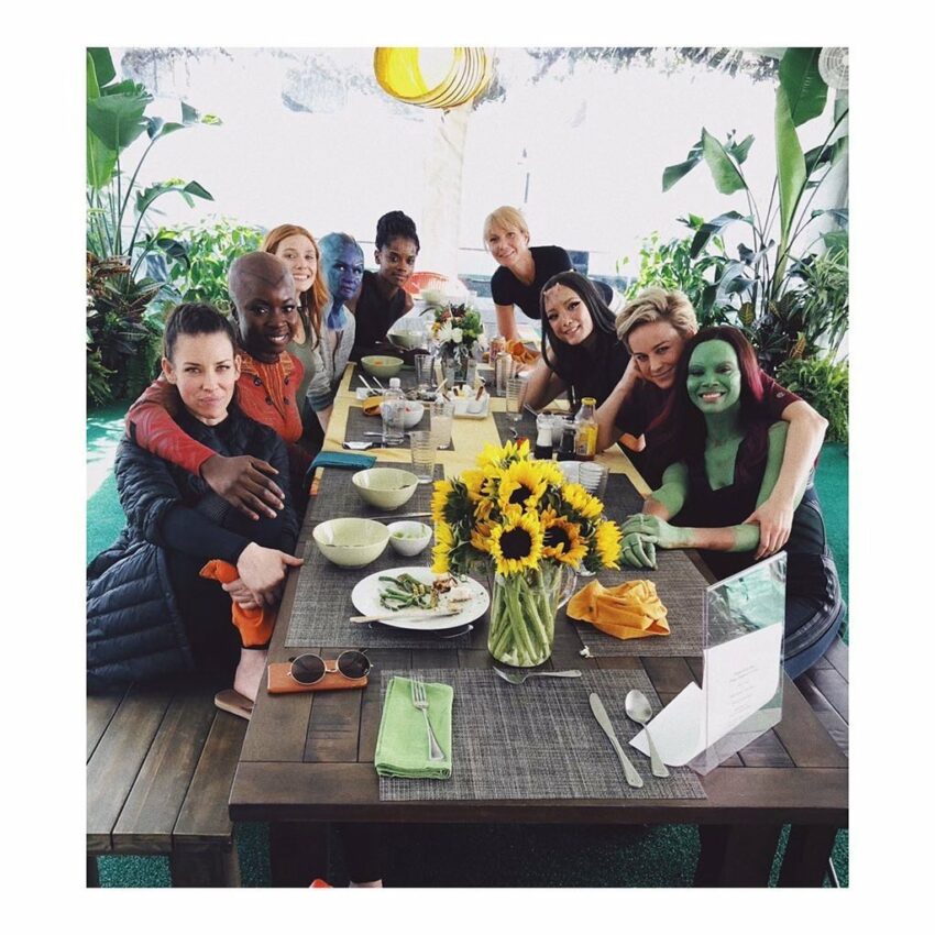 Photo du tournage du film Avengers: Endgame avec les femmes de Marvel à table