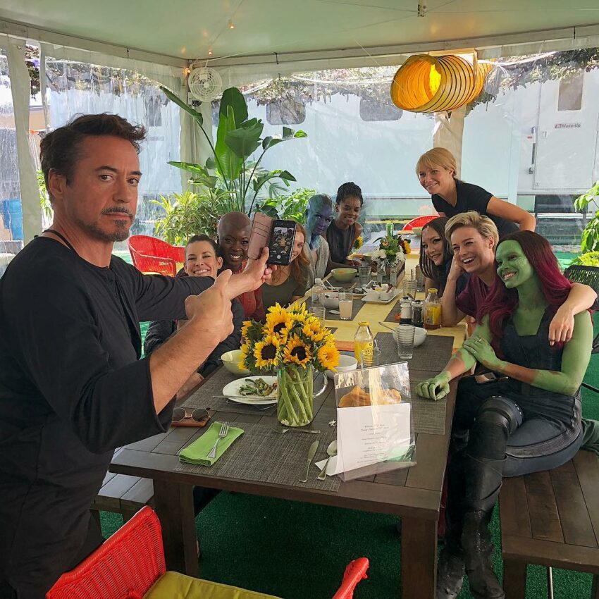 Photo du tournage du film Avengers: Endgame avec Robert Downey Jr et l'A-Force