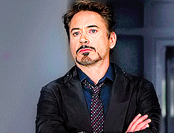 Mème où Tony Stark / Iron Man (Robert Downey Jr.) roule des yeux