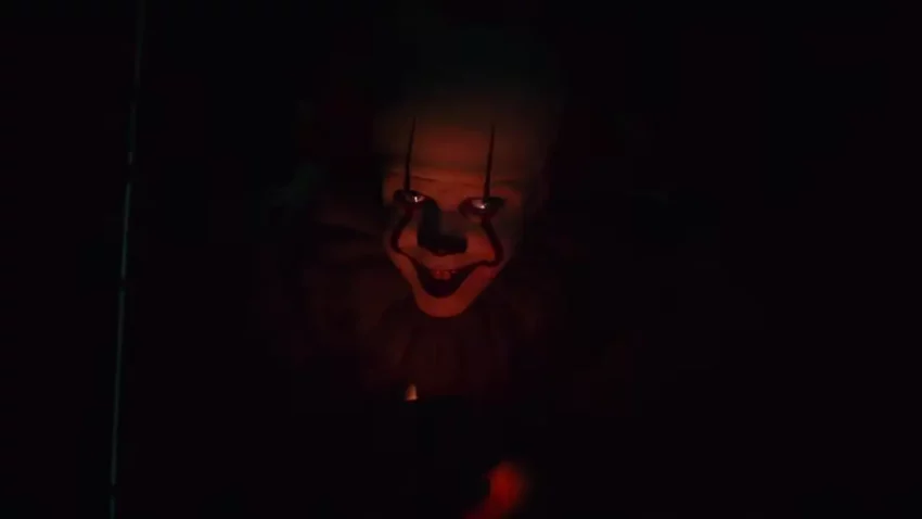 Photo du film Ça : Chapitre Deux réalisé par Andres Muschietti avec Pennywise (Bill Skarsgård).