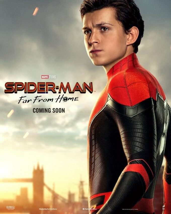 Poster du film Spider-Man: Far From Home réalisé par Jon Watts, d’après un scénario de Chris McKenna et Erik Sommers, avec Peter Parker (Tom Holland)