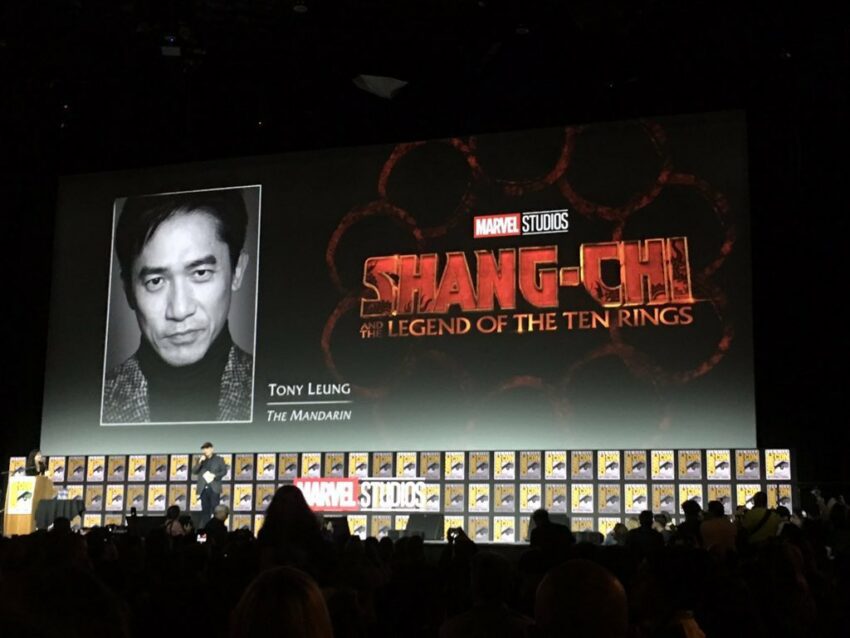 Photo du panel Marvel Studios à la Comic-Con 2019 pour le film Shang-Chi and the Legend of the Ten Rings avec Tony Leung en Mandarin