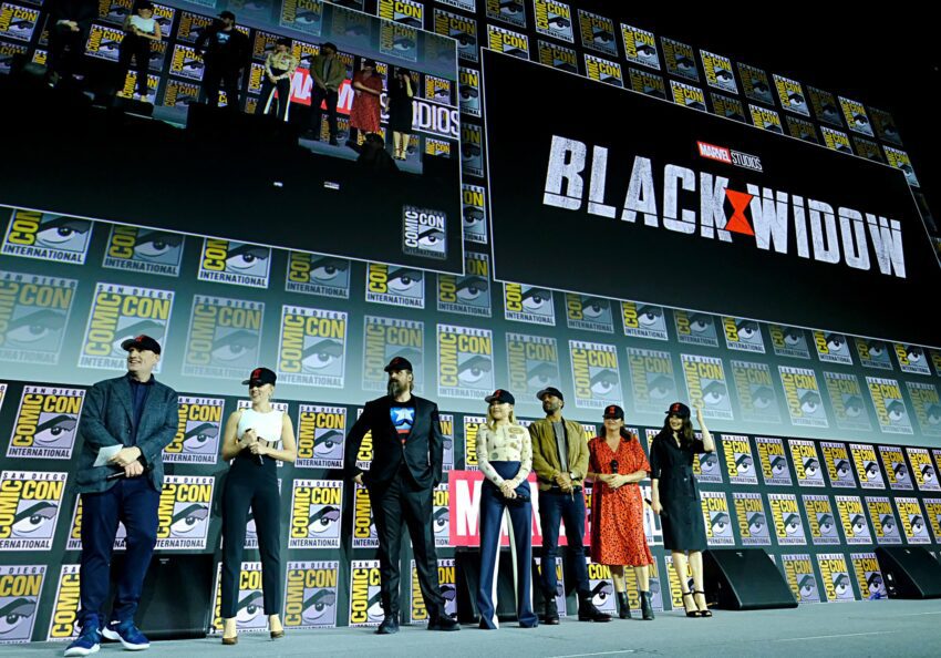 Photo du panel Marvel Studios à la Comic-Con 2019 pour le film Black Widow avec Kevin Feige et le casting