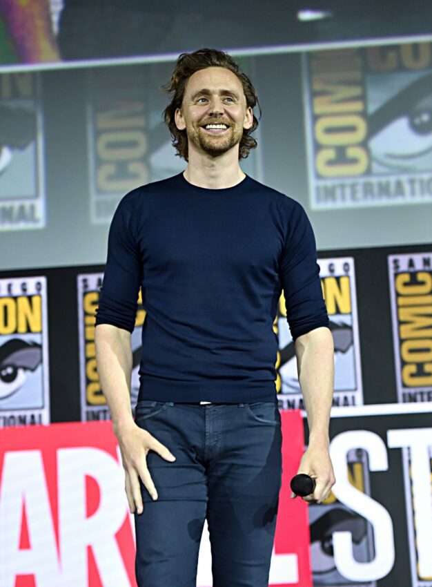 Photo du panel Marvel Studios à la Comic-Con 2019 pour la série Loki avec Tom Hiddleston