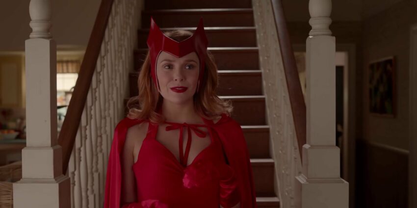 Photo de la série Marvel Studios, WandaVision, avec Elizabeth Olsen en costume trois (Scarlet Witch)