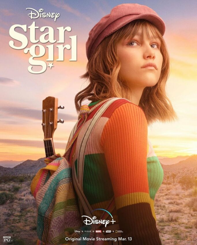 Deuxième poster du film Disney+, Stargirl, réalisé par Julia Hart avec Grace VanderWaal