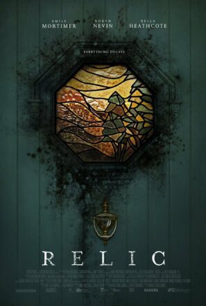 Poster teaser du film Relic réalisé par Natalie Erika James avec Emily Mortimer, Robyn Nevin et Bella Heathcote