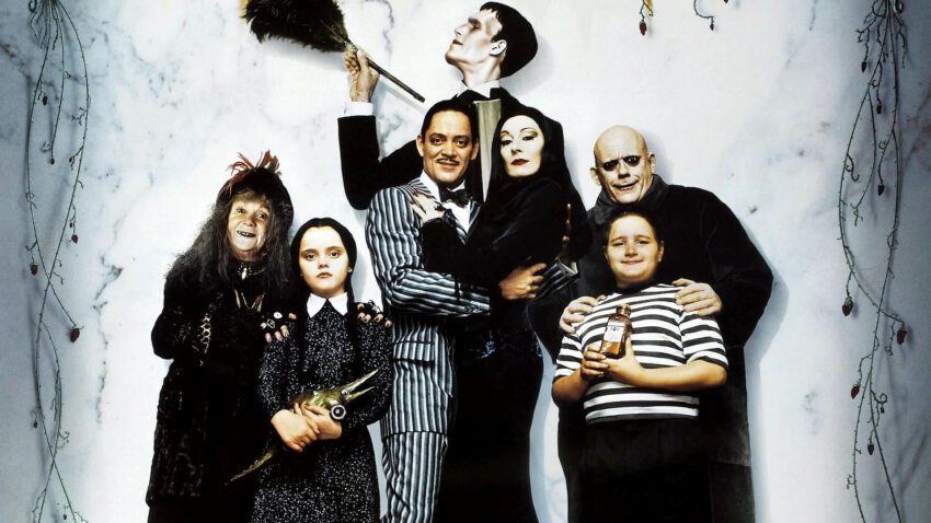 Bannière du film La Famille Addams réalisé par Barry Sonnenfeld avec Anjelica Huston, Raúl Juliá, Christopher Lloyd, Elizabeth Wilson et Christina Ricci
