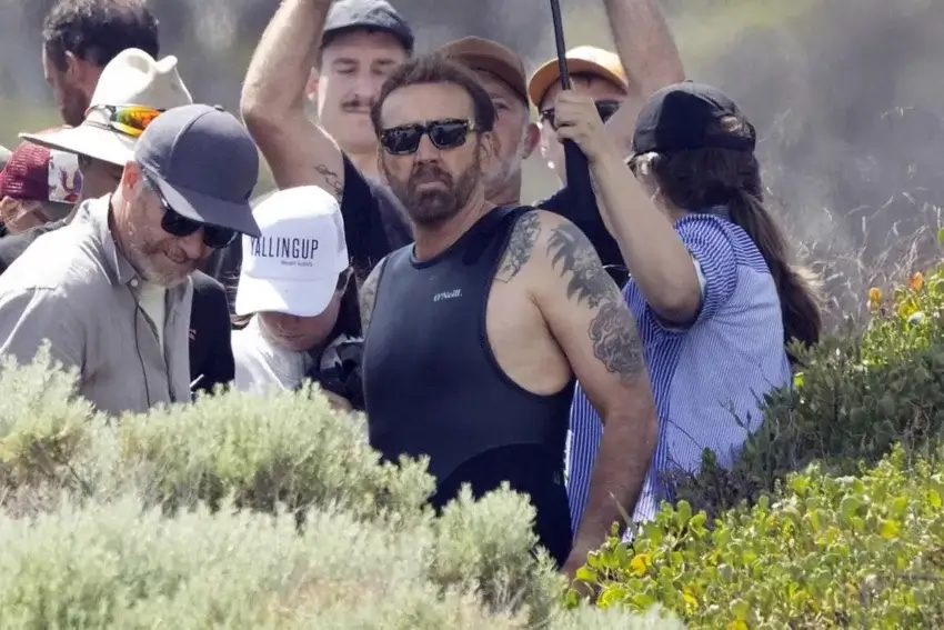 Photo de l'acteur Nicolas Cage avec son tatouage du Ghost Rider.